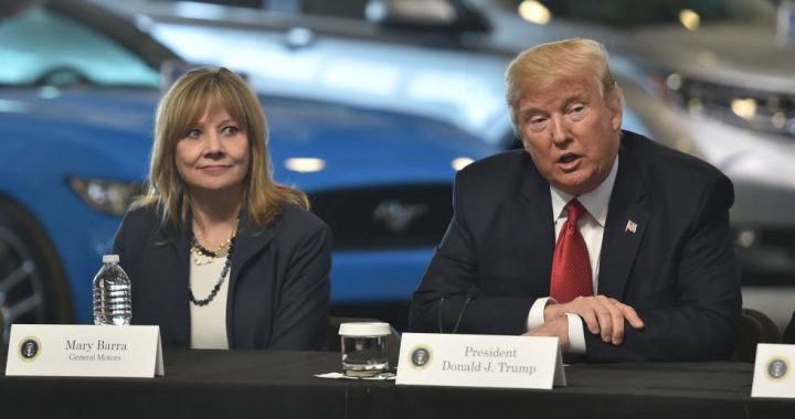 Trump dice que GM debería pagar la ayuda de la bancarrota y propone más tarifas