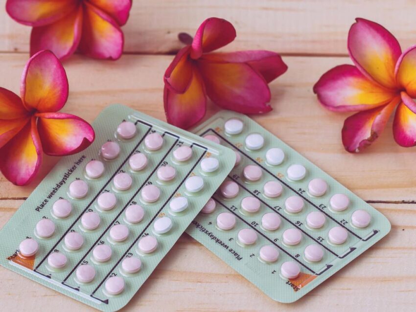 pastillas anticonceptivas en mesa