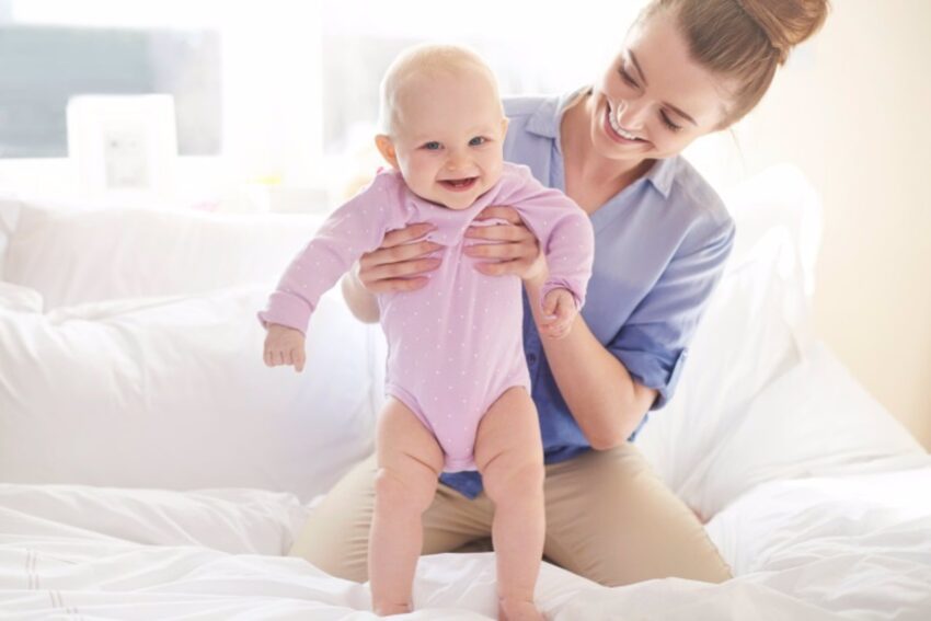Madre y bebé pequeño