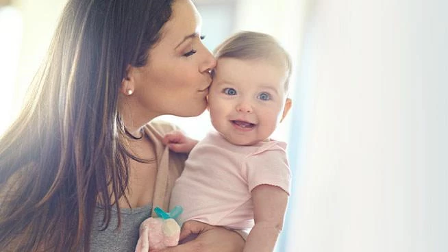 Bebé con su mamá