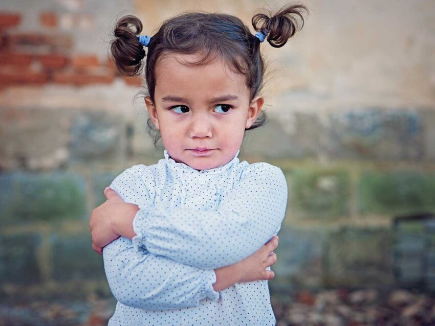 toddler enojada